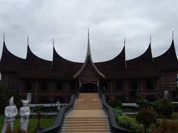 Saat berbicara tentang sumatera selatan, kamu pasti akan langsung teringat dengan sungai musi. Bukan Cuma Tanduk Sapi Ini 5 Bentuk Rumah Adat Sumatera Barat Kumparan Com