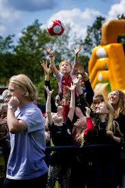 Birth, age, parents, siblings, ethnicity, education. Voel Indviede Dolbergs Bane Midtjyllands Avis