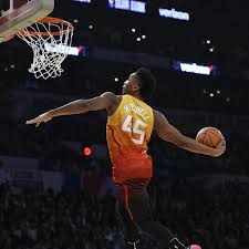Donovan mitchell wins nba slam dunk contest with assist from kevin hart. Donovan Mitchell Soars To Dunk Title Devin Booker Sets 3 Point Record Chicago Tribune
