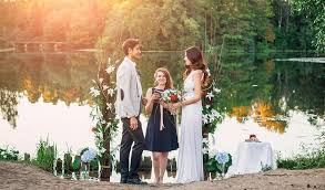 «dass wir geheiratet haben.» es ist die krönung der liebe bei uns gibt es die karte wir haben geheiratet auch nach der standesamtlichen hochzeit mit dem hinweis auf die kirchliche im sommer, zu der dann auch. Hochzeit Zu Zweit 5 Vorteile Einer Intimen Trauung