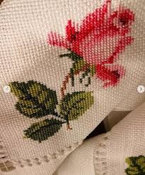 Gullu Buyuk Masa Ortusu Kanavice Sablon Kumas Kagit Makas 2020 Kanavice Kanavice Tasarimlari Kanavice Ornekleri