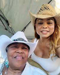 Nicole Buford (@bufordnicole) • Instagram photos and videos