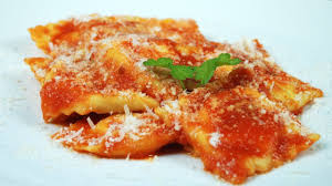 Alla fine della cottura, si trita la carne brasata, si aggiungono due uova, formaggio grana e pangrattato. Ravioli Ripieni Di Ricotta Facilissimi Primi Facili Youtube