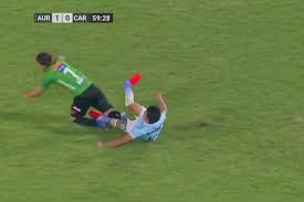 Caleb Cardozo jugador de Aurora se fracturó su pierna derecha