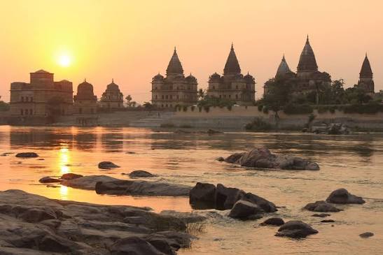Set against the backdrop of Betwa River, the cenotaphs, or ' chattris' are memorials to the rulers of Orchha. The location adds up to the peaceful views offered by this place. A