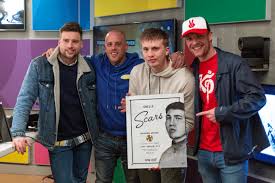 20 primary works • 20 total works. Enzo Knol Verrast Rapper Snelle Uit Deventer Met Gouden Plaat Ze Hadden Goed Tegen Me Gelogen Deventer Destentor Nl