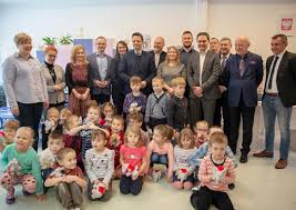 Prezydent warszawy napisał, że najbliższe tygodnie to będzie rozmowa o polsce dla naszych dzieci. Rafal Trzaskowski Ø¹Ù„Ù‰ ØªÙˆÙŠØªØ± Infrastruktura Edukacyjna W Warszawa Powinna Byc Na Jak Najwyzszym Poziomie Tak Jak W Nowym Przedszkolu Ktore Odwiedzilem Dzis Na Bielanach Kolejne Podobne Inwestycje Przed Nami W