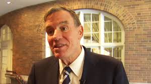 Senator Warner makes stop in Roanoke