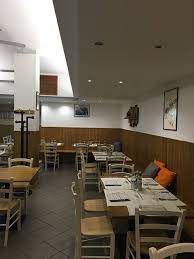 Fabbrica Sedie Tavoli Per Ristorante Pub Pizzeria Arredamenti Pub Pizzerie Ristoranti Mobilificio Maieron Www Mobilificiomaieron Arredamento Tavoli Banconi