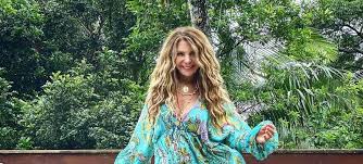 Elba ramalho cantando luiz gonzaga (e com arranjos de dominguinhos) é uma oportunidade para que gerações diversas se deliciem com uma música viva, nascida muitas dessas canções gonzaga tocou ainda nos anos 40 e 50 do século passado e elba ramalho vem agora nos tocar com elas. Elimeira Elba Ramalho Diz Que Estava Na Igreja Durante Festa Com Cerca 700 De Pessoas Em Sua Casa
