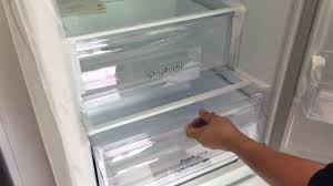 A speciális görgőkkel felszerelt polc a hűtő leghátuljában optimális hőmérséklet a coolselect zone a samsung rb33j3830sa/ef hűtőszekrény egy fiókja, melynek külön szabályozhatod a hőmérsékletét. Samsung Rb33j3205ww Frigider Hutoszekreny A Youtube