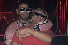 Anuel aa le hizo un millonario regalo a karol g, en medio de los rumores de separación. Anuel Aa Y Karol G Sellan Su Amor Con Tatuajes De Sus Nombres Metro
