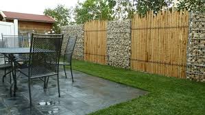 Grillage Jardin Bambou Pierre Table De Jardin Chaise De Jardin Backyard Pergola Rustic Pergola Pergola Shade