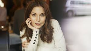 Nora began acting in television and film while she was a student at the berlin arts university, where she graduated in 2007. Heimweh Wellig Paniert 2014 1 Alacarte