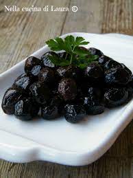 La conservazione sotto sale è utilizzata soprattutto per le olive nere, ma alcuni la usano anche per quelle verdi. Come Conservare Le Olive Nere Sotto Sale