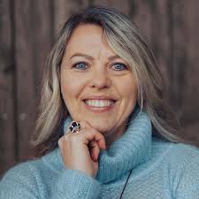 Holistic Healing: 12 real life accounts of healing mind, body and soul by  overcoming stress and burnout, processing trauma, rewiring the brain,  reprogramming the mind, and integrating the soul: Pennington, Andrea,  Almond,