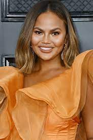 To help you with this, we have handpicked these short haircuts for round faces that are sure to inspire you and help you get the hairstyle of your dreams! 25 Short Hairstyles For Round Faces Flattering Hairstyles For Round Face Shapes