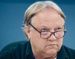 Robert Quesnel's Instagram, Twitter & Facebook