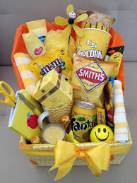 Birthday Gift Basket Ideas For Women Pin By Anna King On Craft Sunshine Gift Christmas Gift Baskets Birthday Gifts For Best Friend