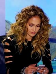 Pinterest Deborahpraha Jennifer Lopez On American Idol With Big Curly Hair Lots Of Volume And Texture I Love This Jlo Hair Jennifer Lopez Hair Hair Styles