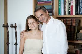Kyriakos mitsotakis is a greek politician and the prime minister of greece since 8 july 2019. Kyriakos Mhtsotakhs H Korh Toy Dafnh Egine 18 Oi Dhmosies Eyxes Toy