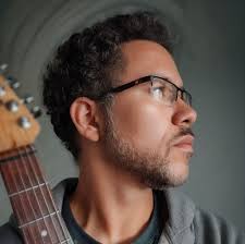 Andy Gilmour : mid-life bassist