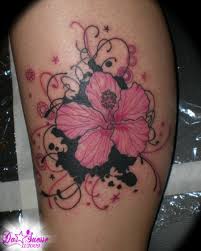 Waren auszuhalten ich bin der besitzer und tätowiert hat mich julia die im tempel münchen arbeitet qualität hat ihren preis. Dasuesse Hibiskus 2 Tattoos Von Tattoo Bewertung De