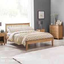 Jika kamar tidur anda dan pasangan ukurannya tidak terlalu besar, lebih baik anda menghindari desain tempat tidur serta boks bayi yang beraksen. Harga Tempat Tidur Kayu Jati Murah Minimalis Rajajepara Com