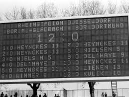 Dortmund dominated saturday's clash against borussia mönchengladbach through individual talent in defense, mats hummels answered his critics. Unvergessenes 12 0 Gladbach Uberrollt Den Bvb Und Zwar In Dusseldorf Historie Bundesliga Bildergalerie Kicker
