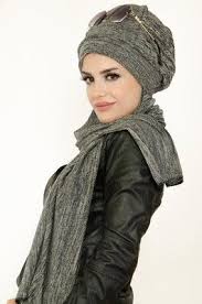 Aise Tesettur Kircilli Gri Atkili Sapka Bere Moda Stilleri Moda Sapka