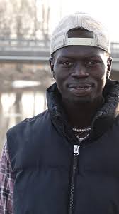 Bagageluckan blev Daniels räddning: "De sålde människor"