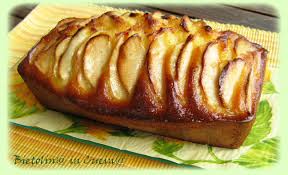 Aggiungete al composto aromatizzato il latte, le uova, lo zucchero, le gocce di cioccolato, l'olio. Plumcake Alle Mele La Tua Ricetta