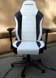 Maxnomic Commander S Bwe Pc Gaming Chair Review In The Hot Seat Gaming Chair Pc Gaming Chair Outdoor Chaise Lounge Chair