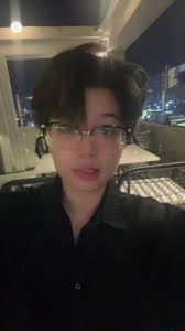 Kệ Mình Nhắm Mắt Yêu Luôn: Câu Chuyện Tình Yêu Không Quan Tâm