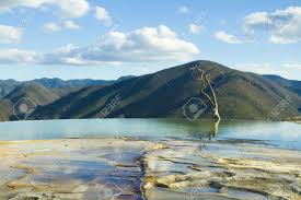 Hierve el agua is a set of natural travertine rock formations in san lorenzo albarradas, oaxaca, mexico that resemble cascades of water. Die Einzigartige Und Wunderschone Landschaft Hierve El Agua In Oaxaca Mexiko Lizenzfreie Fotos Bilder Und Stock Fotografie Image 16785730