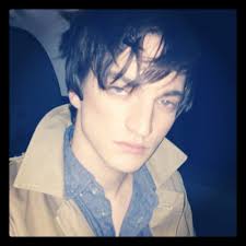 Ivy and Ellie: Richard Harmon