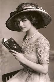 Resultado de imagen de postales de mujeres hermosas de los años 30