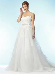 Portal lula.pl zorganizował akcję, w której projektanci przesyłali projekty sukni ślubnej mariny łuczenko. Suknie Slubne W Stylu Mariny Luczenko Szczesnej Slubny Concierge