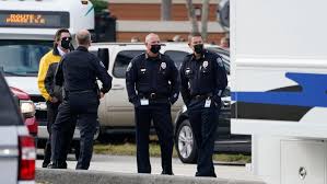 At 6am this morning a team of fbi agents were executing a the two wounded fbi agents were taken to the hospital and are said to be in a stable condition. Fbi Agents Shooting 2 Killed In Sunrise Florida Hailed As Heroes