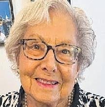 Delia Fowler's Instagram, Twitter & Facebook