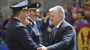 La iena luigi pelazza sta affrontando un momenti di grave lutto, il carabiniere ucciso in servizio la luigi pelazza e il brigadiere 35enne mario cerciello rega si erano conosciuti durante un servizio de. Le Iene Archivi Infodifesa