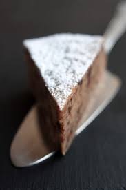 Überall begegnen sie der edelkastanie. Maroni Kuchen Mit Schokolade Und Nougat Rockthekitchen