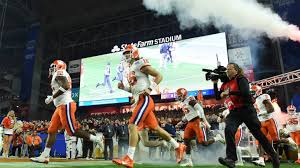 The crimson tide senior is the fourth receiver to win the heisman, joining michigan's desmond howard in 1991, notre dame's tim brown in 1987 and smith is the third alabama player to win the heisman, all since 2009. Trevor Lawrence And Justin Fields Tied For Top 2021 Heisman Trophy Odds