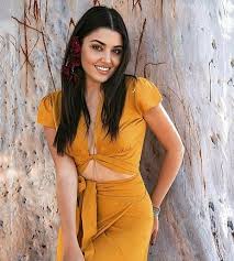 Evcen kardeşler, birbirlerine olan benzerlikleri ile de dikkat çekiyorlar. Fahriye Evcen In Kardesi Gorenleri Saskina Cevirdi