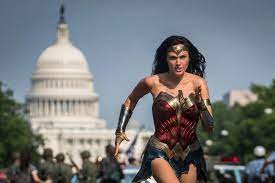 Celebrate with us by sharing your favorite moments of gal as wonder woman. Wonder Woman 1984 Neue Offizielle Bilder Zeigen Die Amazone In Aktion