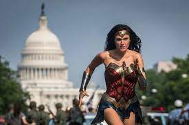 Wonder woman is arguably the most famous female superhero out there — one with a colorful history through the years. Wonder Woman 1984 Neue Offizielle Bilder Zeigen Die Amazone In Aktion