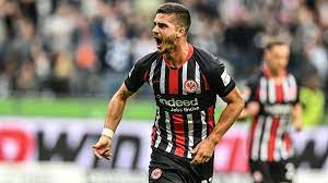 Silva's agent jorge mendes is hoping to orchestrate the move with frankfurt needing to raise funds to buy back real madrid forward luka jovic. Erstes Bundesliga Tor Von Andre Silva Eintracht Zugang Schockt Bvb Kurz Vor Der Pause Sportbuzzer De