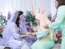Satu untuk cincin merisik dan satu lagi cincin pertunangan. Merisik Vs Meminang Vs Bertunang Adat Atau Bajet Mya Farisha