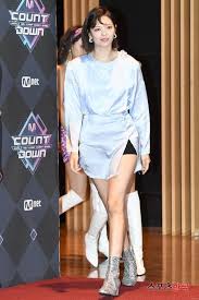 I can't even recognized jeongyeon anymore. Netizens Express Their Thoughts On Twice S Feel Special Stage Outfits Kpopthing