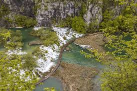 Der nationalpark plitvicer seen ˈplitʋitsɛr ˈzeːn (kroat. Nationalpark Plitvicer Seen Eine Marchenwelt Aus Wasser The Travely